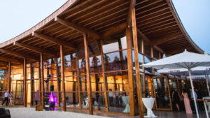 Top Party Location: Wir planen Ihre individuelle Feierlichkeit zum Beispiel im Veranstaltungsraum des Heckers Restaurant mit angeschlossener Sonnenterrasse.